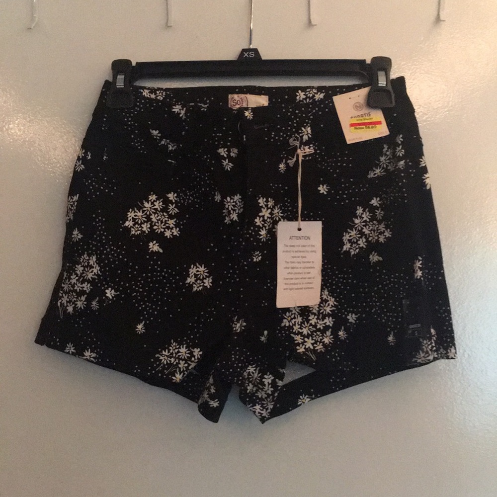 Daisy print shorts